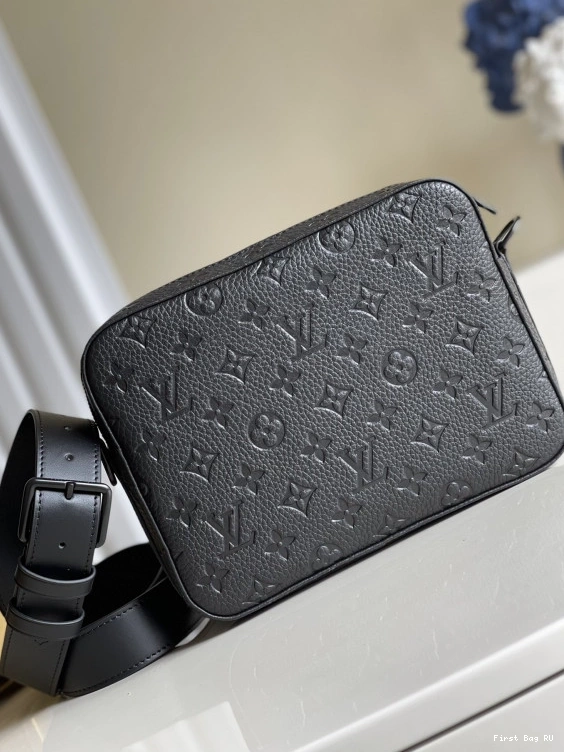 First bag ru Steamer LOUIS VUITTON Messenger 0821